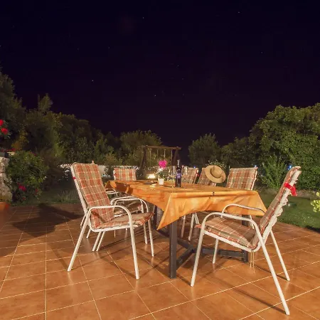 Adorable With Private Pool * Antovo